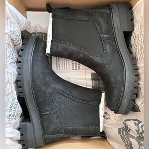 Timberland Women’s Courmayeur Valley Chelsea Boot SIZE 6.5 NIB